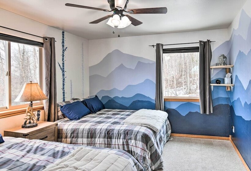 Alaskan Mountain Gem With Private Hot Tub & Gym!
