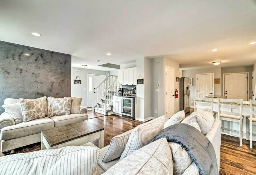 Albrightsville Home W/ Custom Home Theater