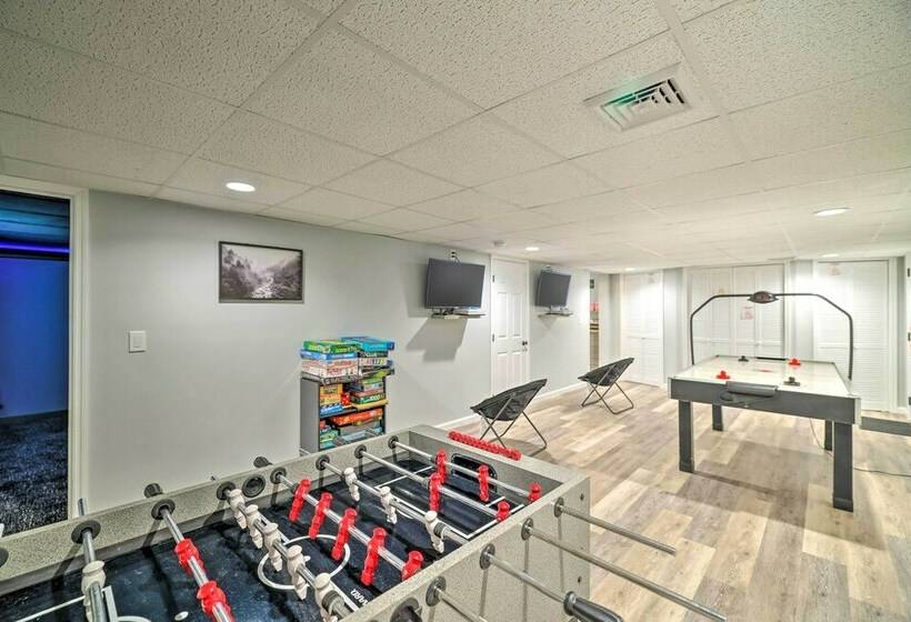 Albrightsville Home W/ Custom Home Theater