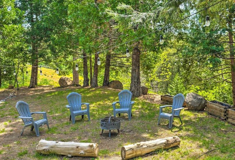 10 Acres W/ Stunning Views: Apple Hill Home!