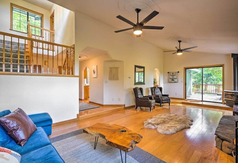 10 Acres W/ Stunning Views: Apple Hill Home!