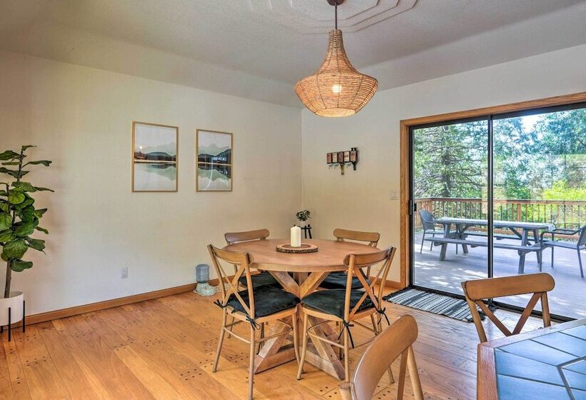 10 Acres W/ Stunning Views: Apple Hill Home!