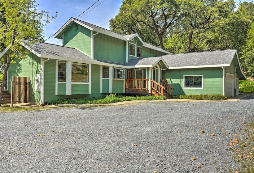 10 Acres W/ Stunning Views: Apple Hill Home!