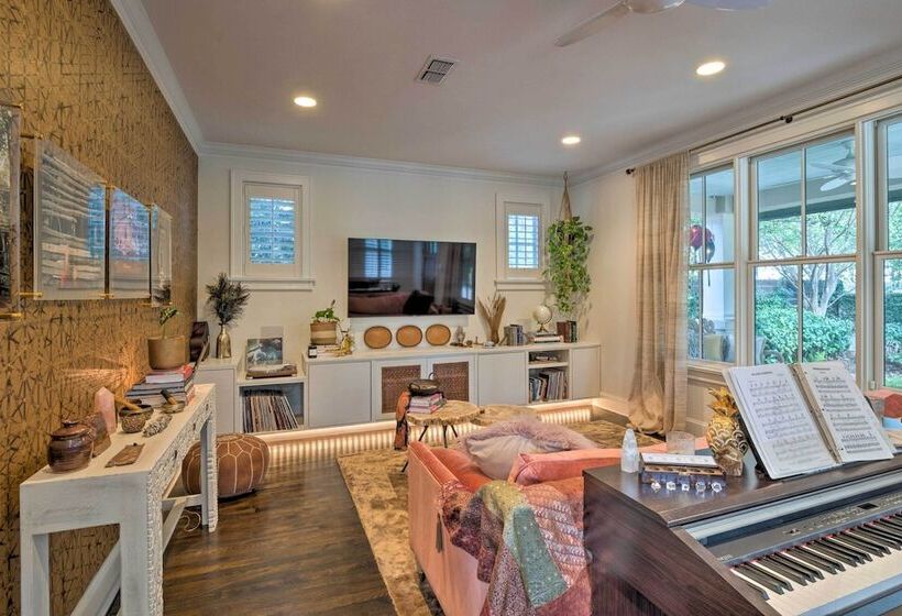 Ideally Located  Austin Oasis  W/ Pool & Hot Tub!