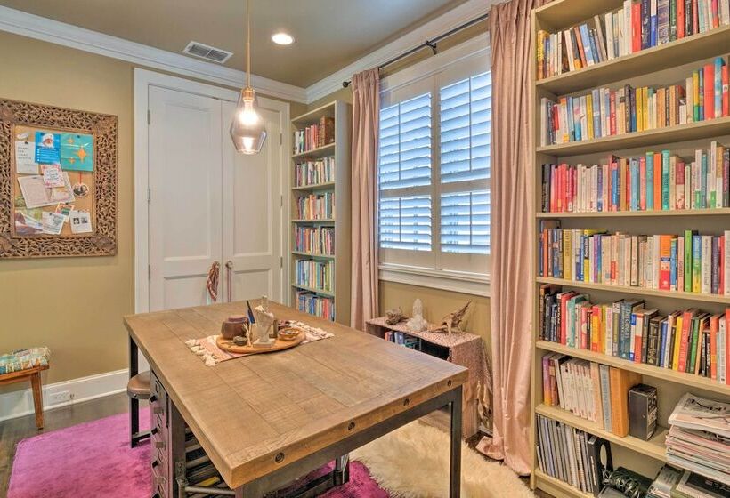 Ideally Located  Austin Oasis  W/ Pool & Hot Tub!