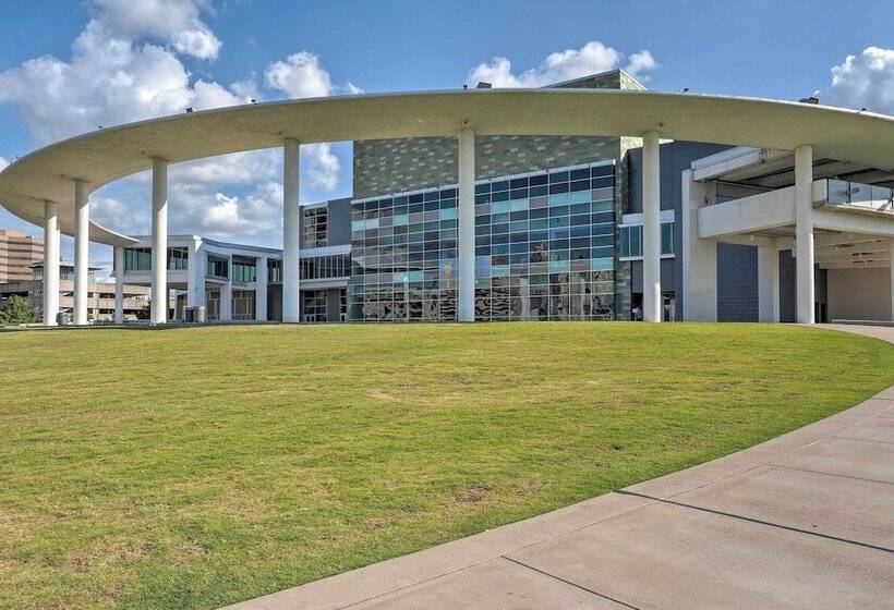 Ideally Located  Austin Oasis  W/ Pool & Hot Tub!