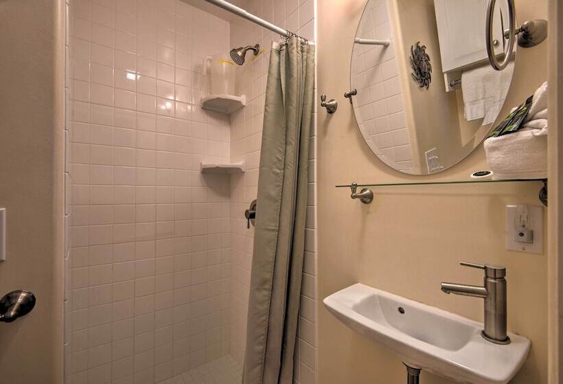 Avalon Escape: Everything Within Walking Distance!