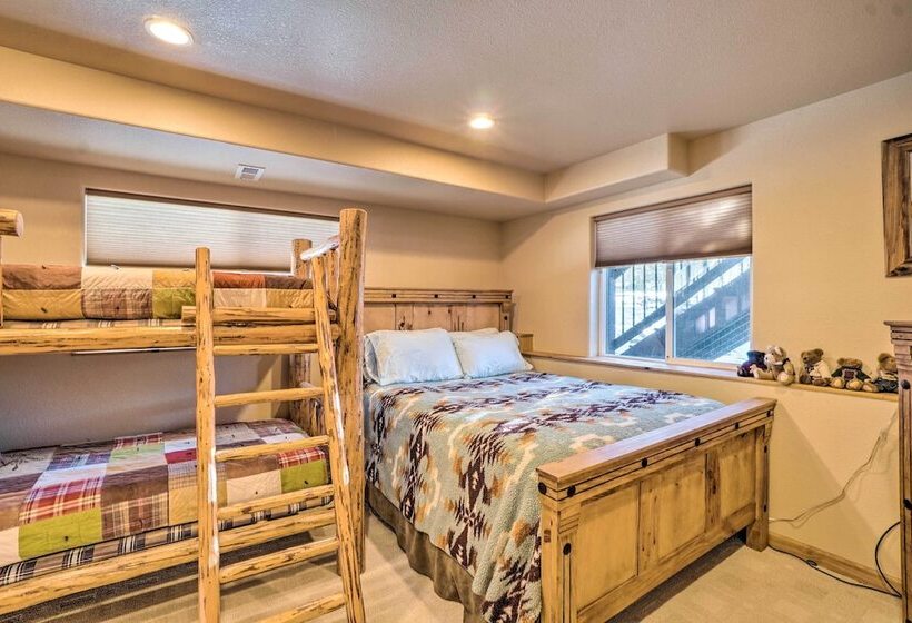 Bailey Getaway W/ Hot Tub & Game Room!