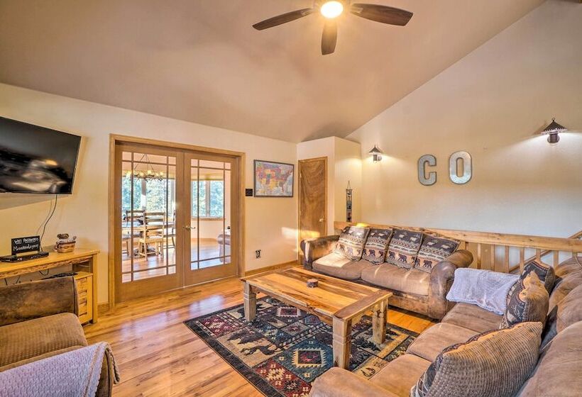 Bailey Getaway W/ Hot Tub & Game Room!