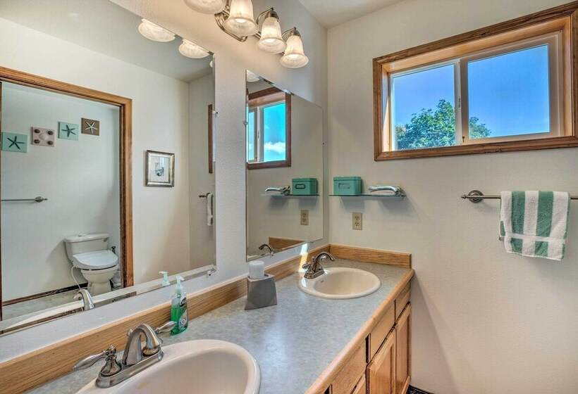 Bay City Home W/ Gorgeous Bay Views From Deck