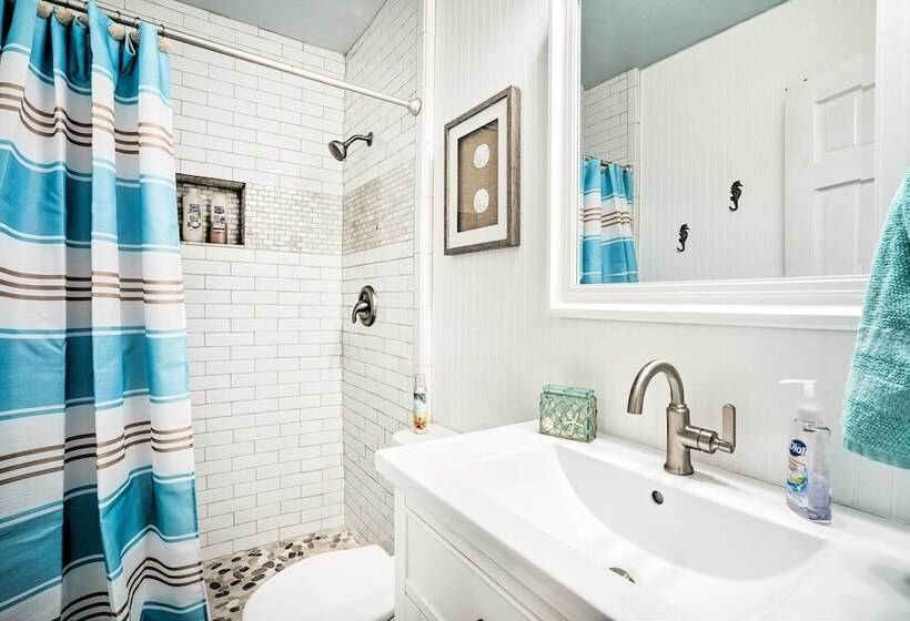 Beachy Isle Of Palms Home: 1 Block To Coast!