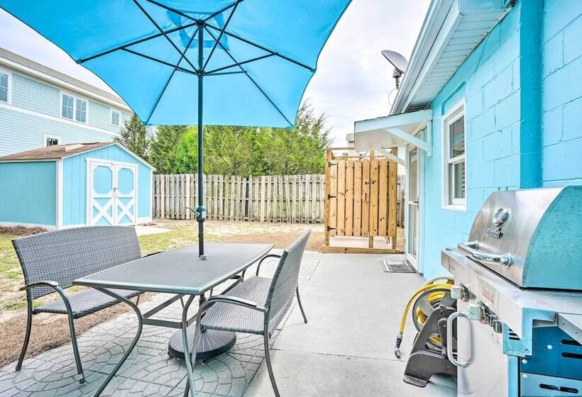 Beachy Isle Of Palms Home: 1 Block To Coast!