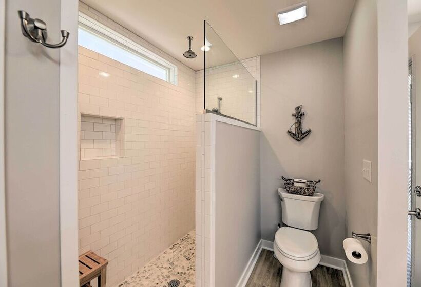 Beaufort Pad W/ Patio: 3 Blocks To Waterfront!