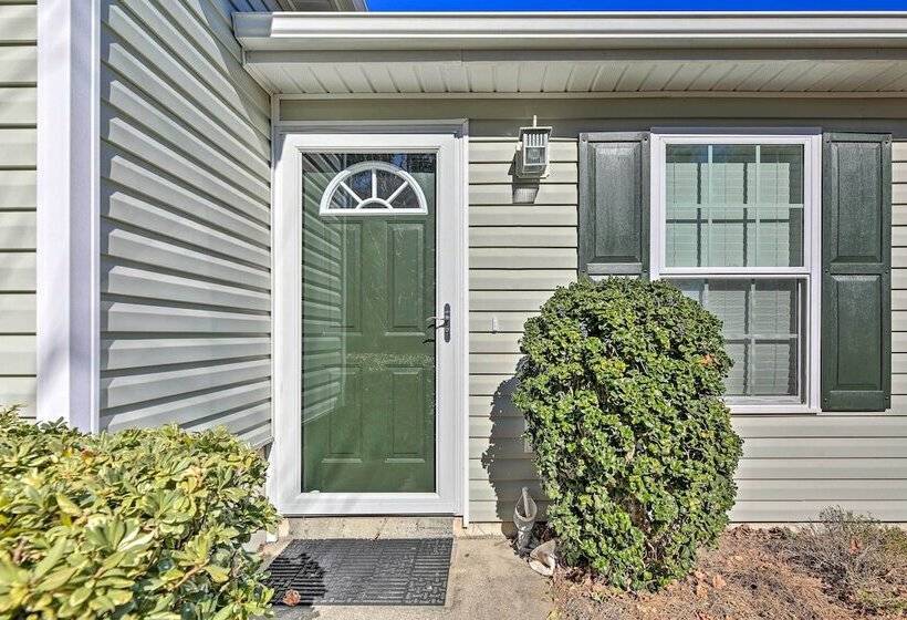 Beaufort Pad W/ Patio: 3 Blocks To Waterfront!