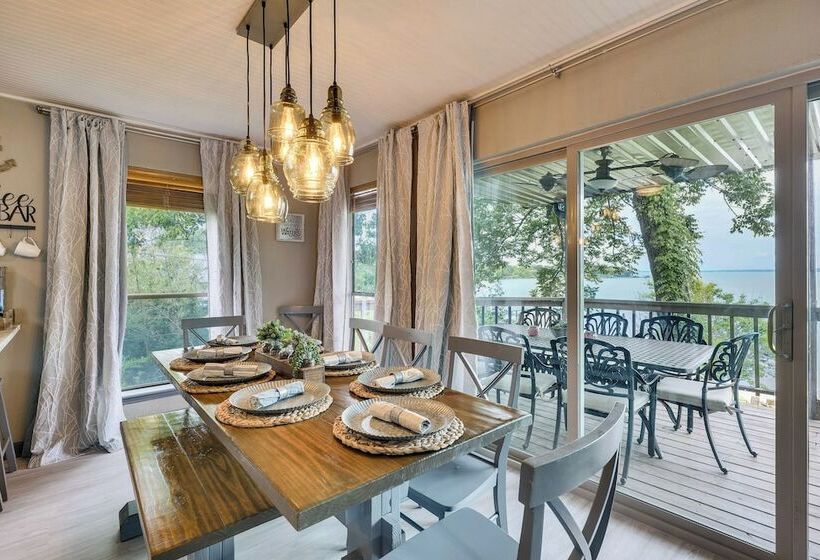 Beautiful Lakehouse: Hot Tub, Gameroom & 10 Kayaks