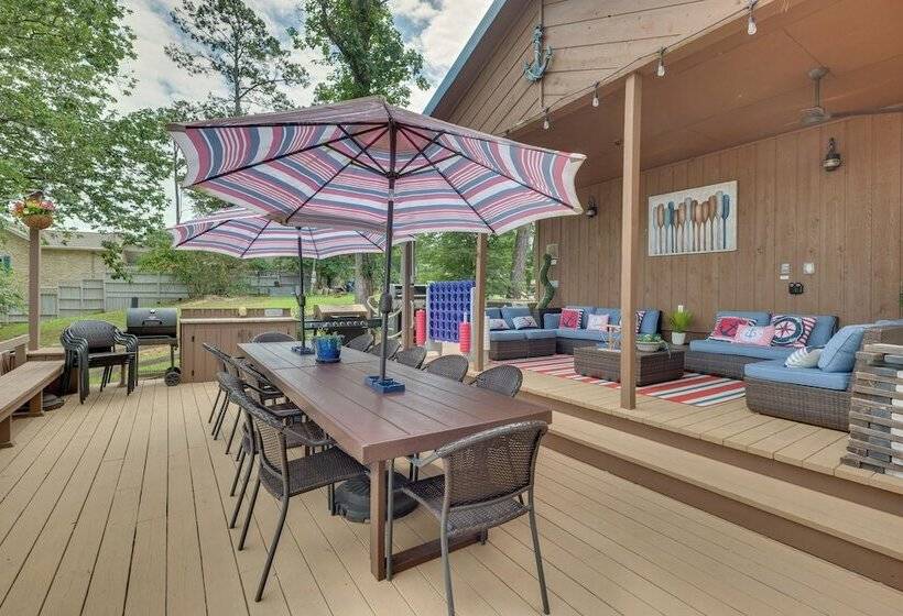 Beautiful Lakehouse: Hot Tub, Gameroom & 10 Kayaks