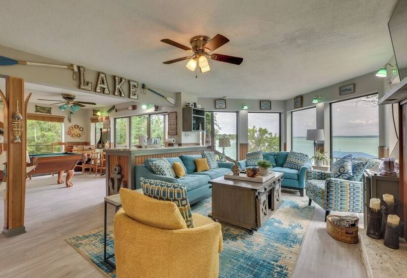 Beautiful Lakehouse: Hot Tub, Gameroom & 10 Kayaks
