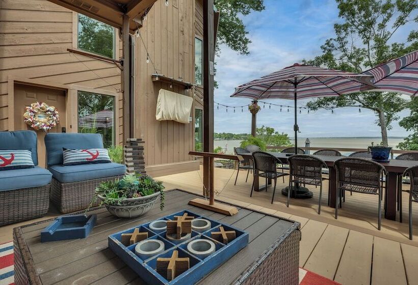 Beautiful Lakehouse: Hot Tub, Gameroom & 10 Kayaks