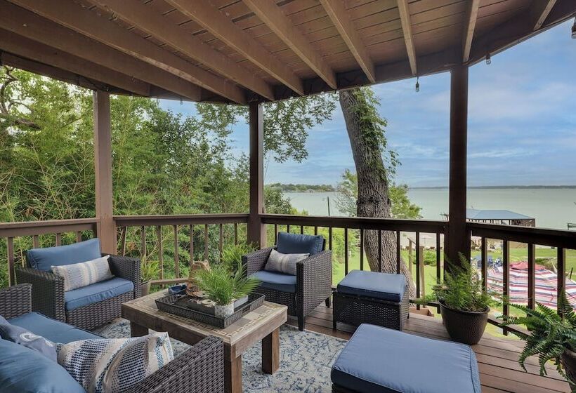 Beautiful Lakehouse: Hot Tub, Gameroom & 10 Kayaks