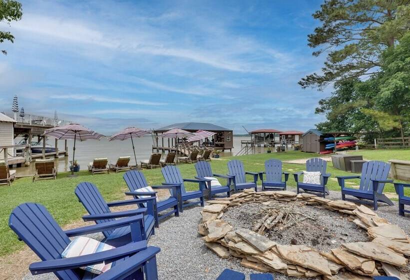 Beautiful Lakehouse: Hot Tub, Gameroom & 10 Kayaks