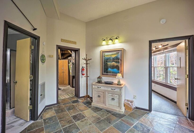 Skiway Chalet  Home W/ Hot Tub In Beech Mountain!