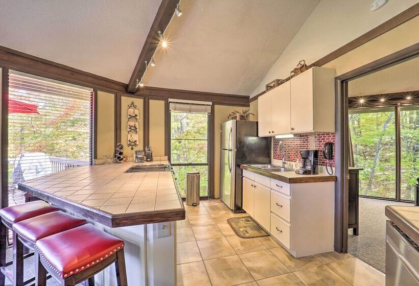 Skiway Chalet  Home W/ Hot Tub In Beech Mountain!