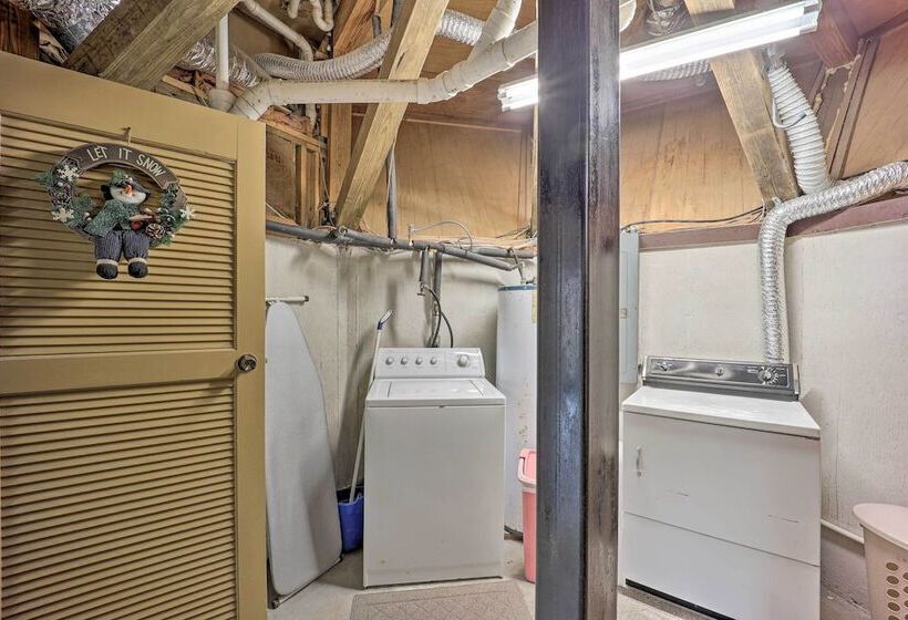 Skiway Chalet  Home W/ Hot Tub In Beech Mountain!