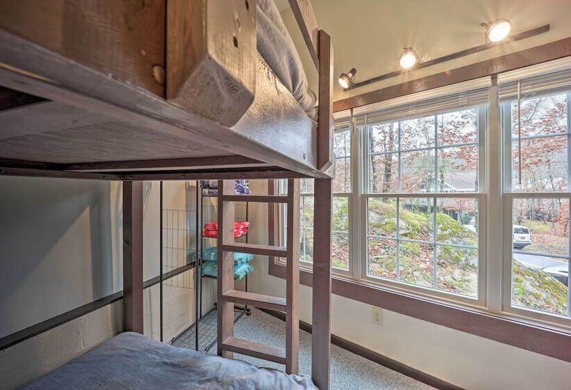 Skiway Chalet  Home W/ Hot Tub In Beech Mountain!