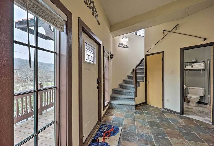 Skiway Chalet  Home W/ Hot Tub In Beech Mountain!