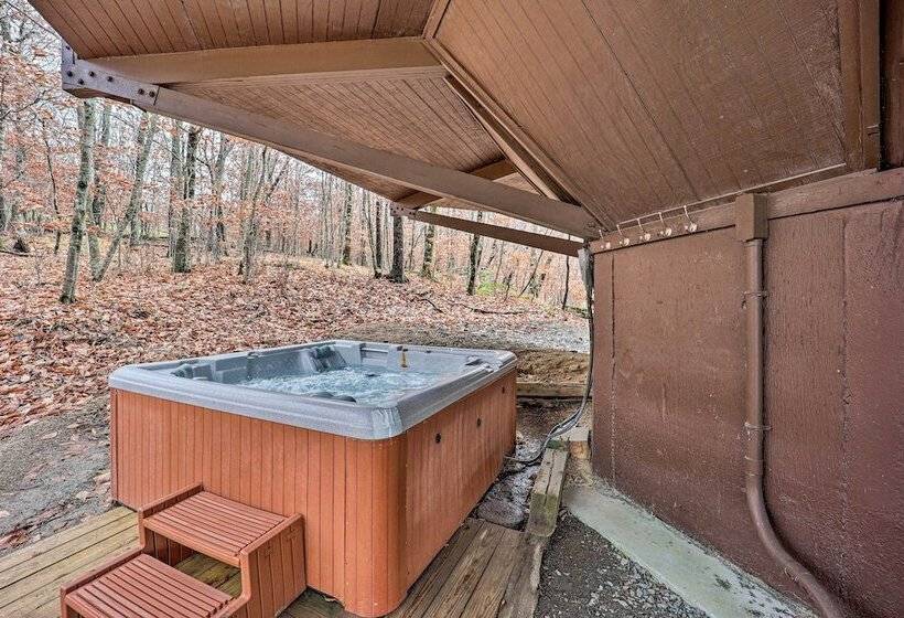 Skiway Chalet  Home W/ Hot Tub In Beech Mountain!