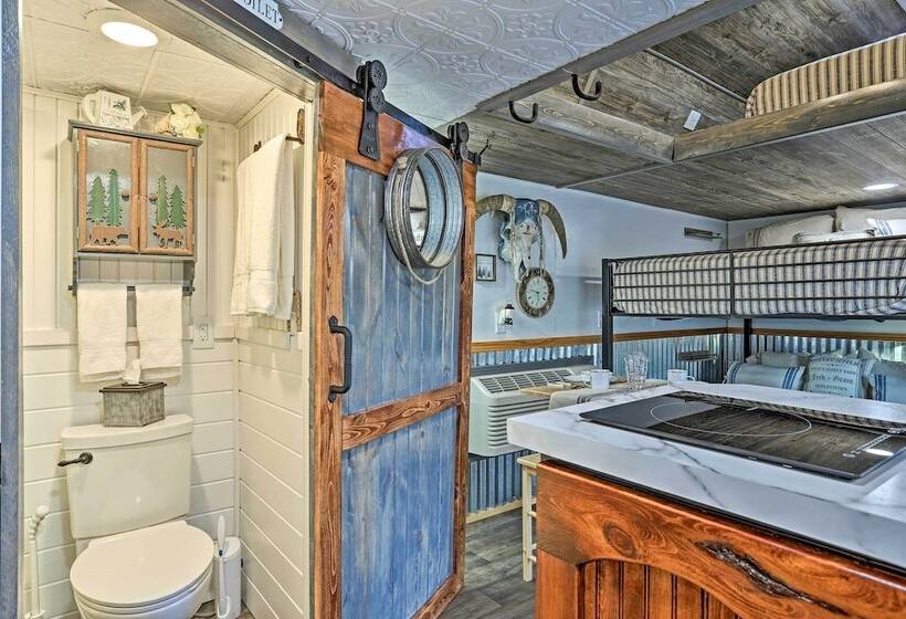 Belle Cabin  W/ Hot Tub Access, Near Mt Rushmore!
