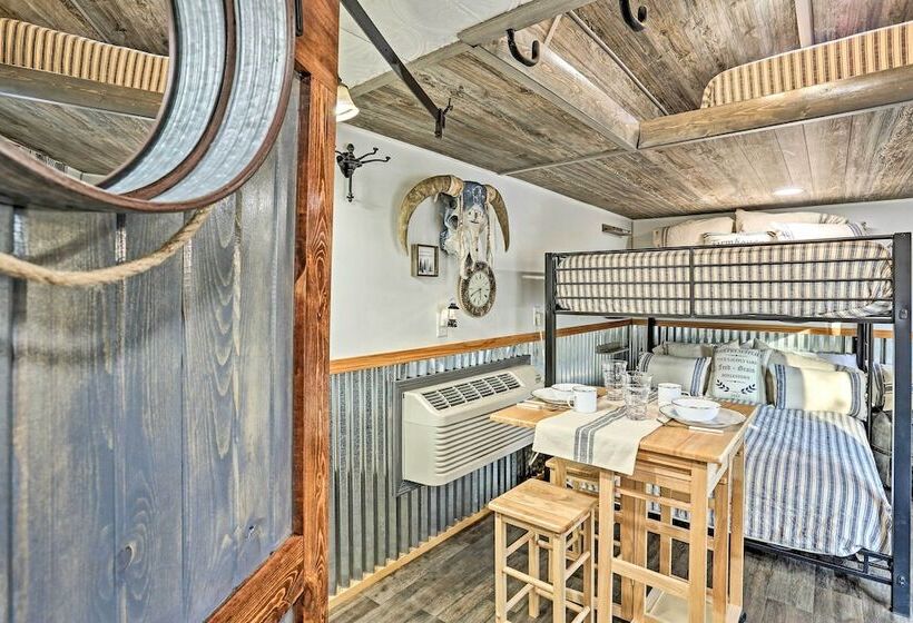 Belle Cabin  W/ Hot Tub Access, Near Mt Rushmore!