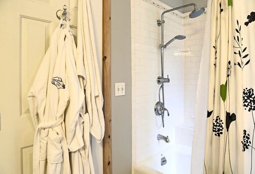 Berkshires Home On 11 Acres W/ Pond & 2 Fire Pits!