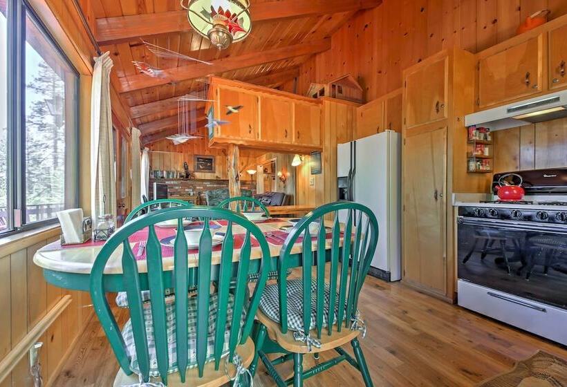 Big Bear Lake Cabin W/ Deck ~ 7 Mi To Ski Slopes!