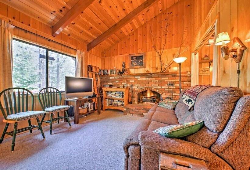 Big Bear Lake Cabin W/ Deck ~ 7 Mi To Ski Slopes!
