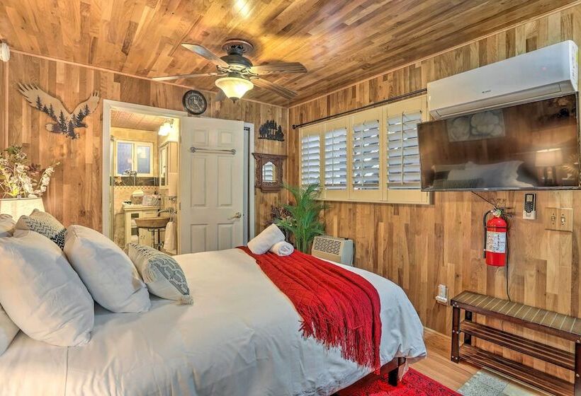 1 Mi To Lake Gregory: Boho Crestline Cabin