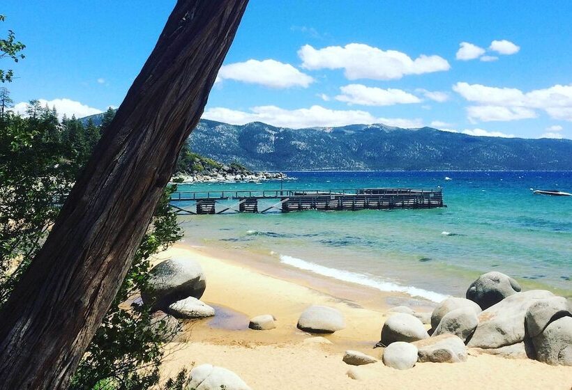 Boutique + Artsy Log Cabin In North Lake Tahoe!