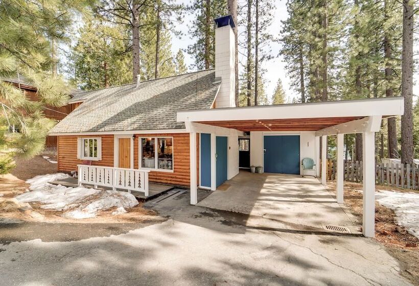 Boutique + Artsy Log Cabin In North Lake Tahoe!