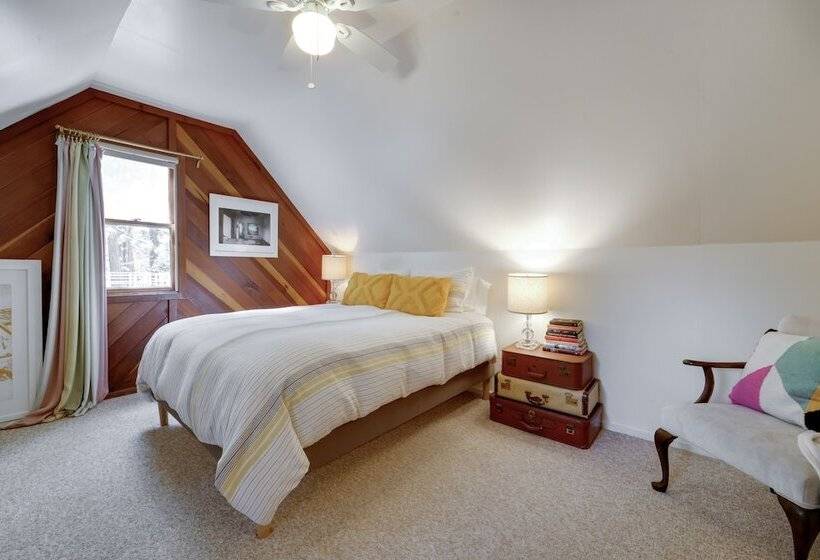 Boutique + Artsy Log Cabin In North Lake Tahoe!