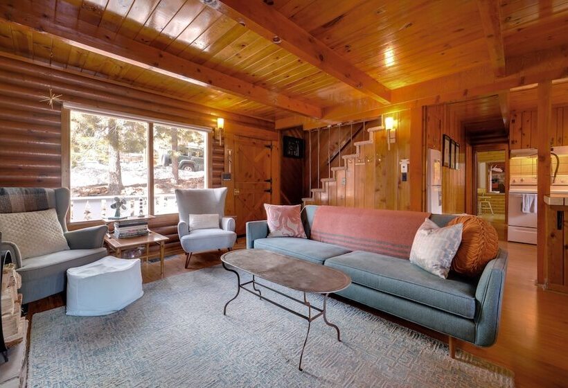 Boutique + Artsy Log Cabin In North Lake Tahoe!