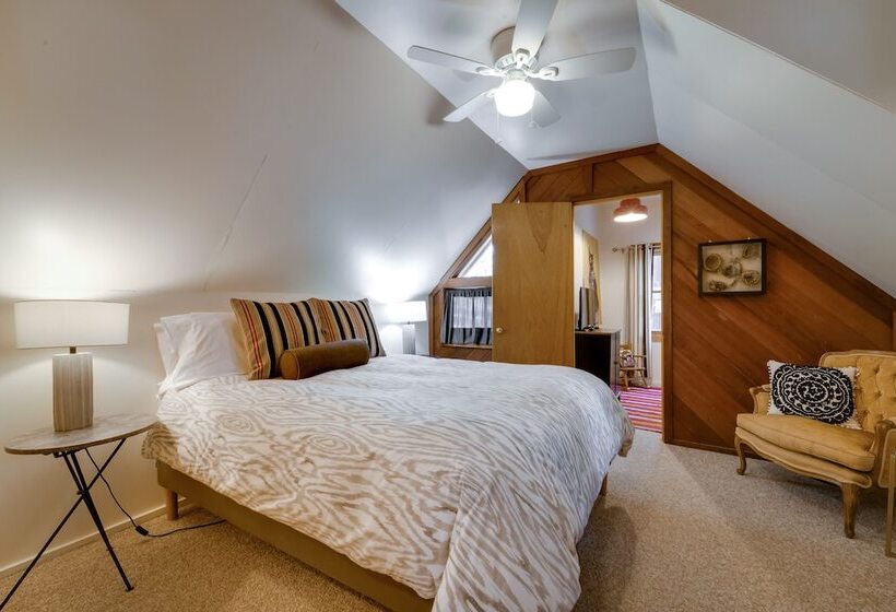 Boutique + Artsy Log Cabin In North Lake Tahoe!