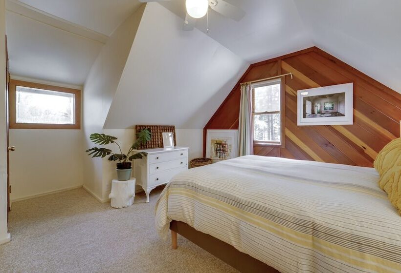 Boutique + Artsy Log Cabin In North Lake Tahoe!