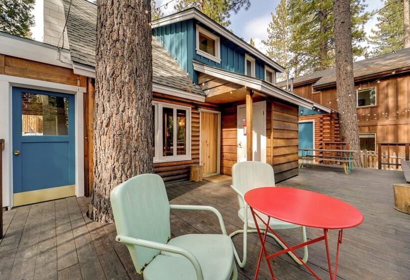 Boutique + Artsy Log Cabin In North Lake Tahoe!