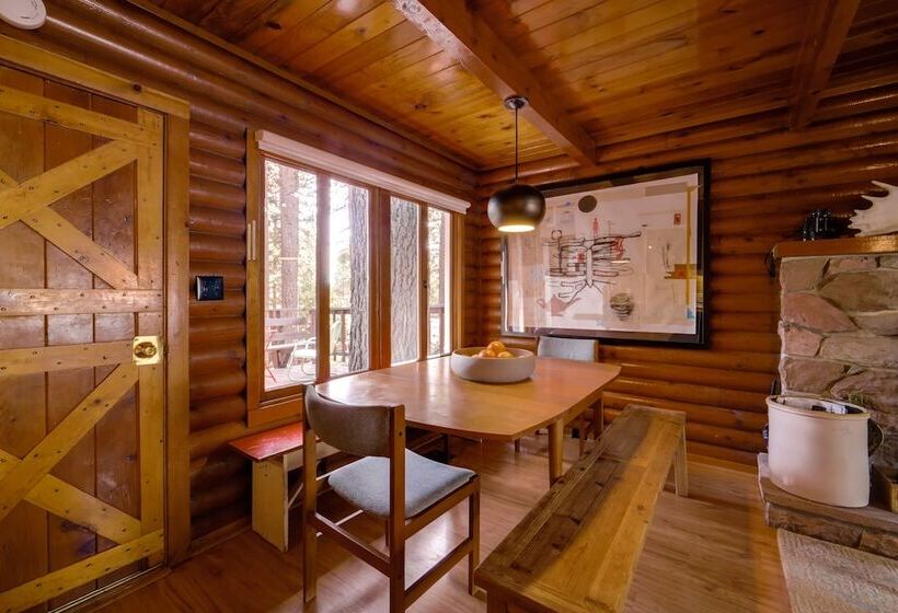 Boutique + Artsy Log Cabin In North Lake Tahoe!
