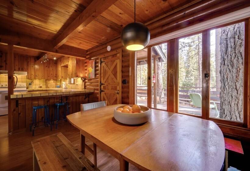 Boutique + Artsy Log Cabin In North Lake Tahoe!