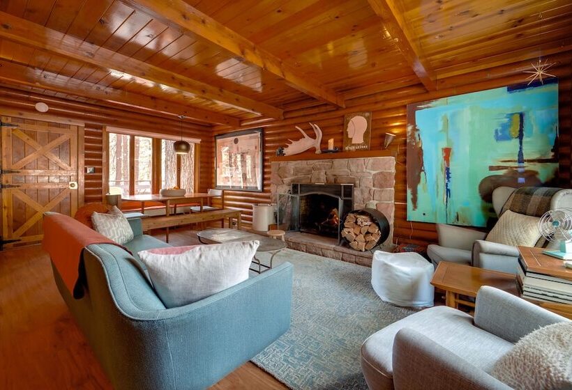 Boutique + Artsy Log Cabin In North Lake Tahoe!