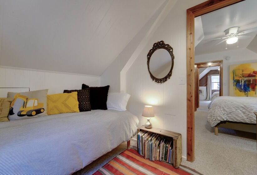 Boutique + Artsy Log Cabin In North Lake Tahoe!