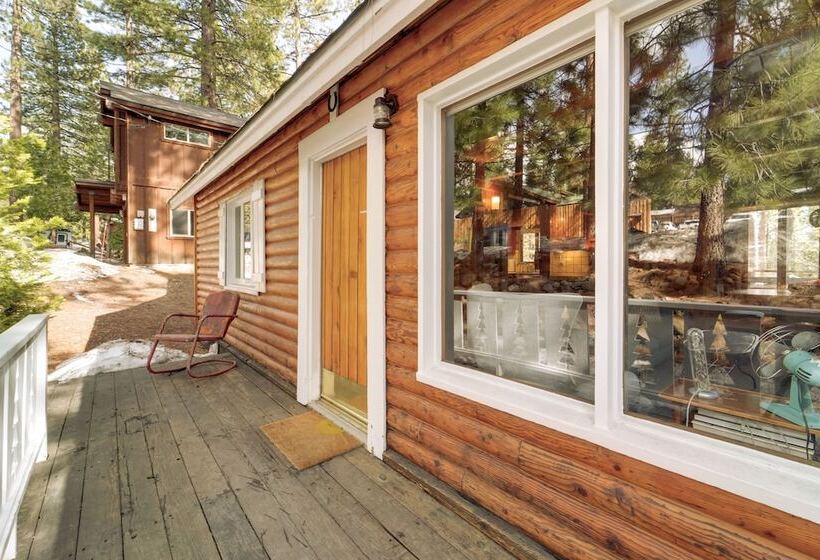 Boutique + Artsy Log Cabin In North Lake Tahoe!