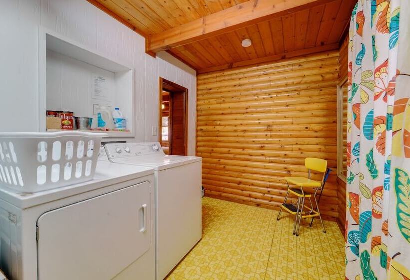 Boutique + Artsy Log Cabin In North Lake Tahoe!