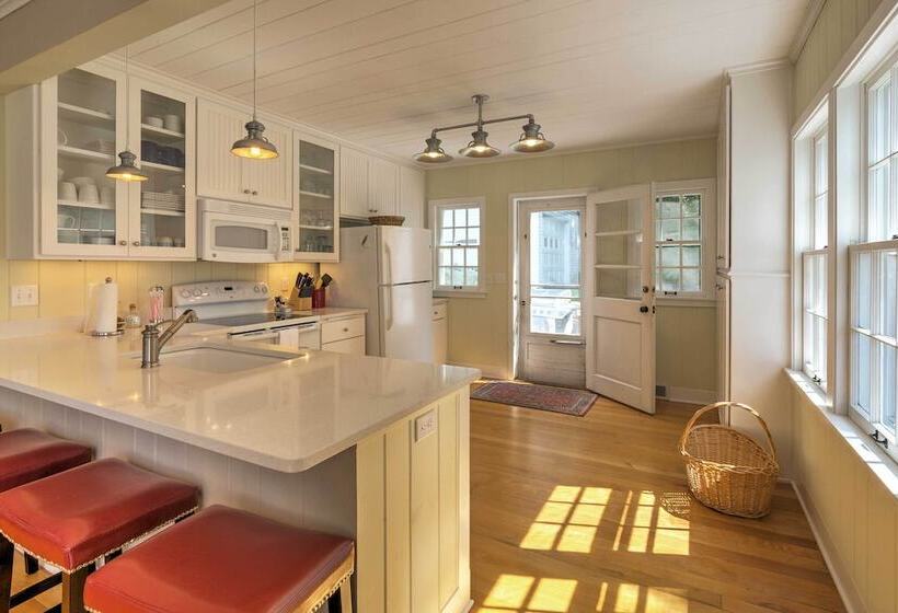 Boutique Home In Door County W/ Eagle Harbor Views